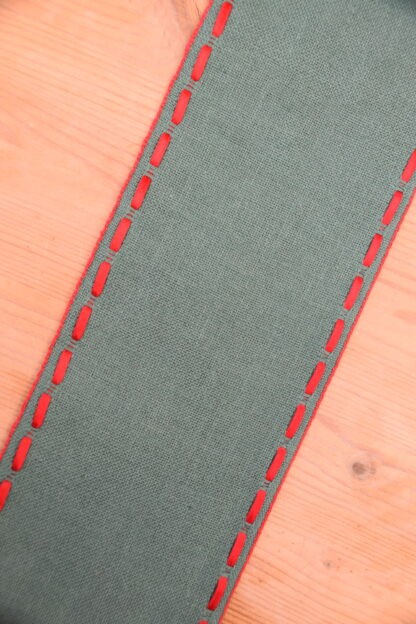 Leinenband grün - roter Rand